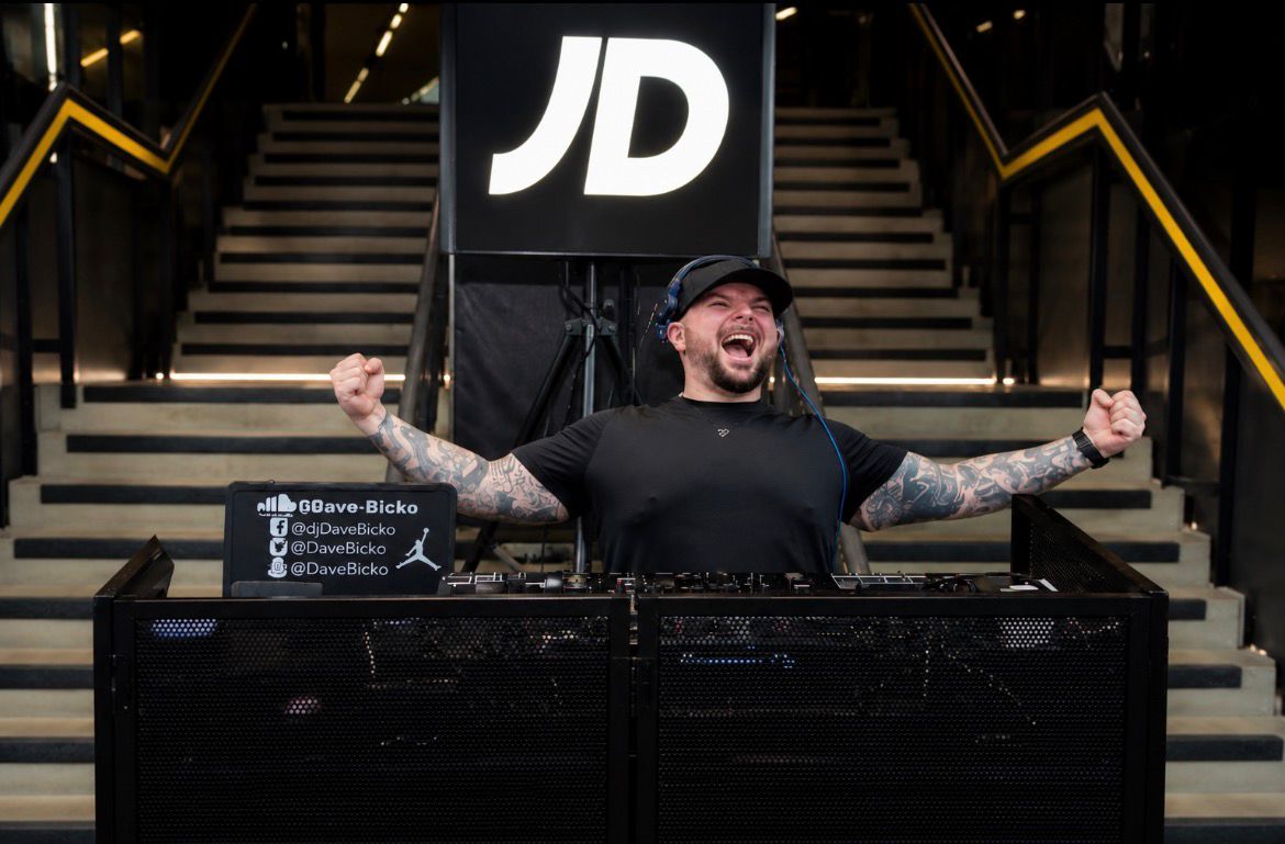 THE DJ EFFECT